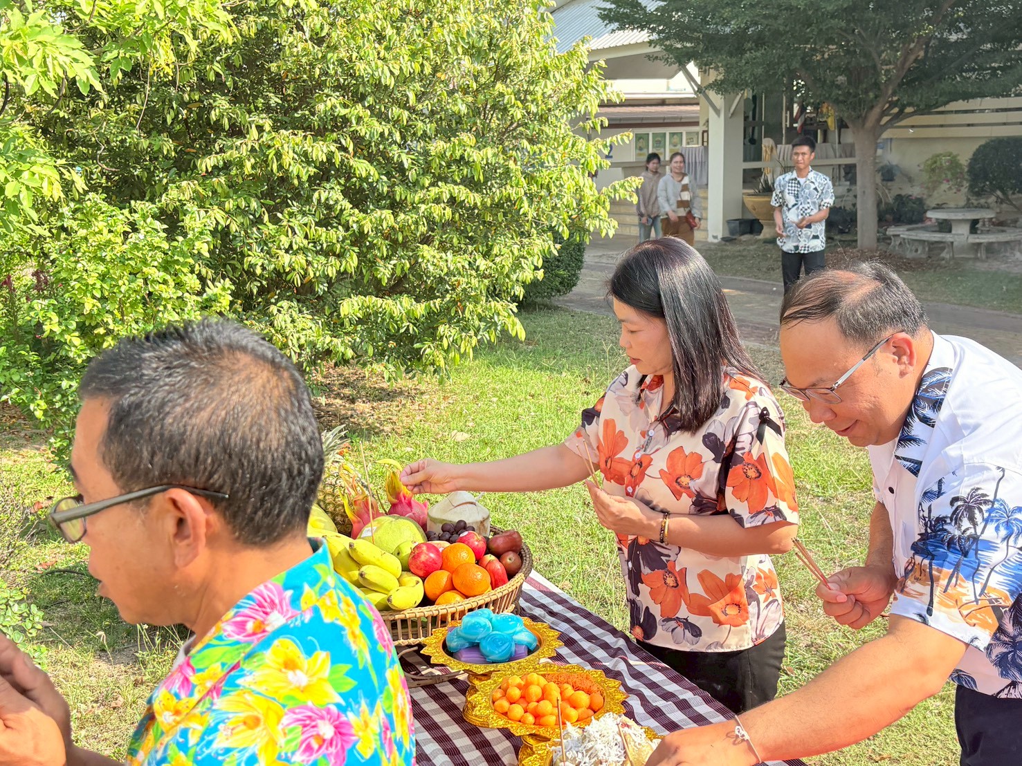 title - ส.ป.ก. ยโสธร จัดพิธีเจริญพระพุทธมนต์ทำบุญถวายภัตตาหารเพลแด่พระสงฆ์ พิธีสักการะศาลเจ้าที่และสิ่งศักดิ์สิทธิ์ประจำสำนักงาน เนื่องในเทศกาลวันขึ้นปีใหม่ไทย